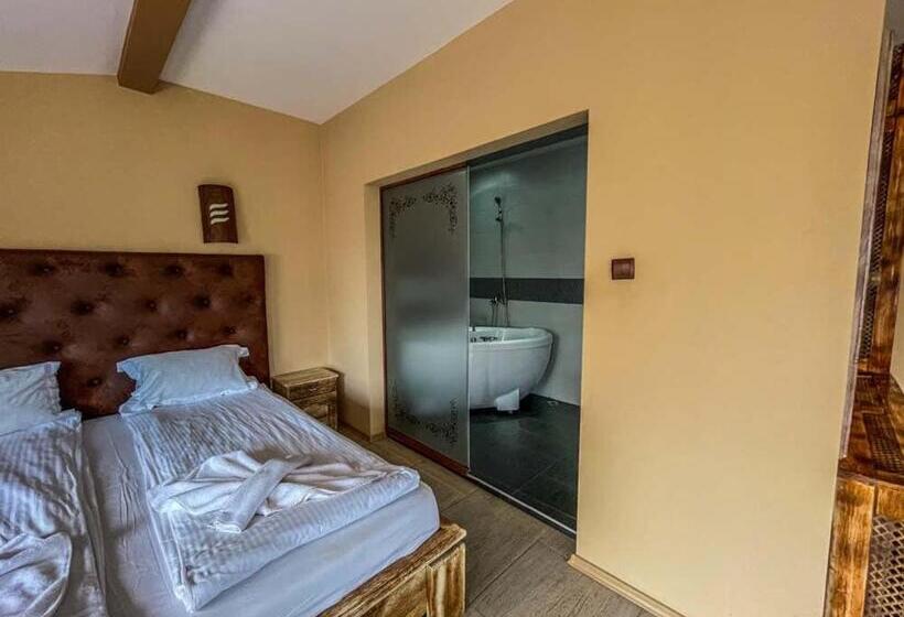 סוויטה דלוקס, Complex Katalina