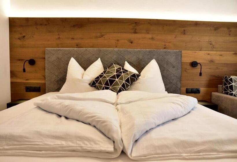 חדר סופריור, Krone