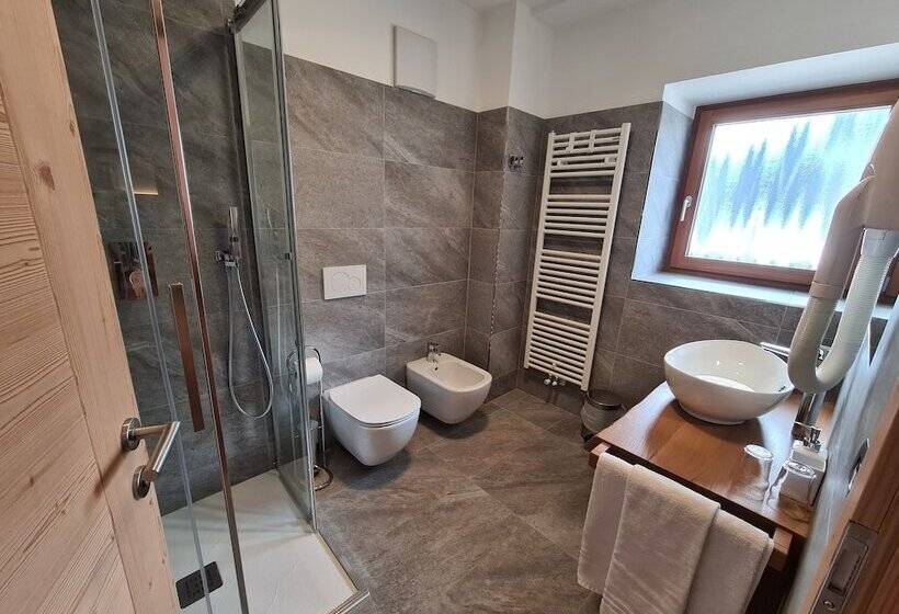 اتاق سوپریور سه تخته, Piedibosco