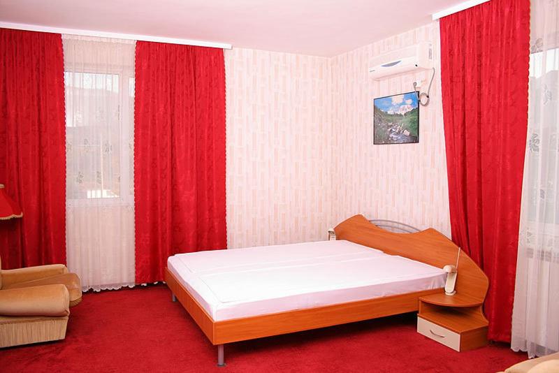 패밀리 룸, Motel Monza