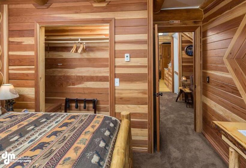 Номер Стандарт, Alaska Knotty Pine B&b