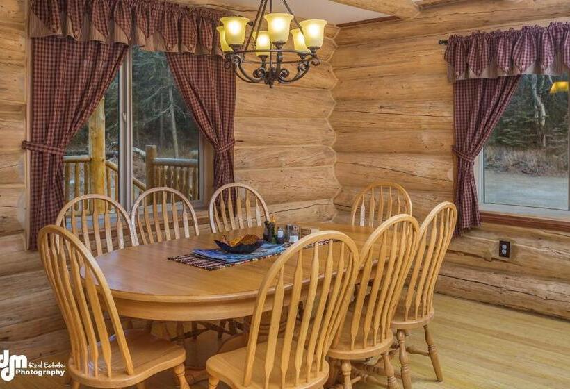 Family Suite, Alaska Knotty Pine B&b