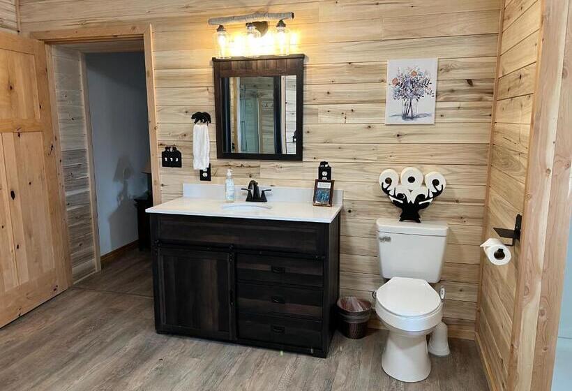 Family Suite, Alaska Knotty Pine B&b