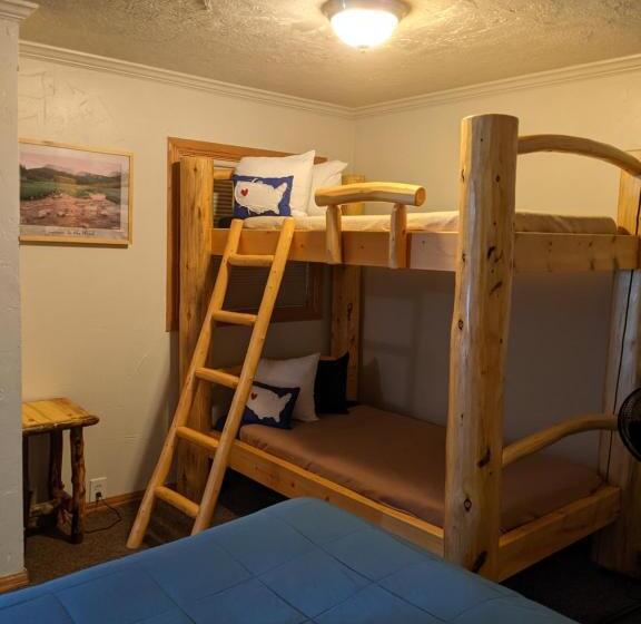 家庭套房, Sundance Motel