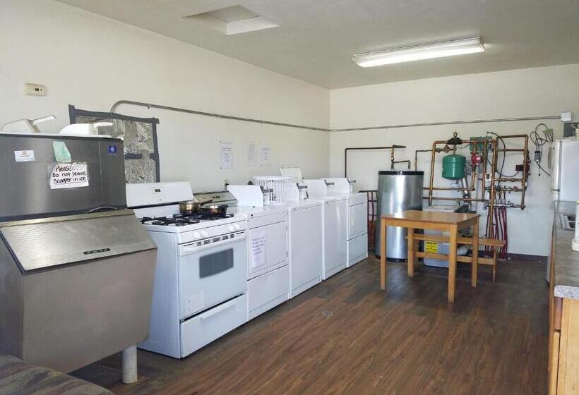 标准间, Tarragon Motel