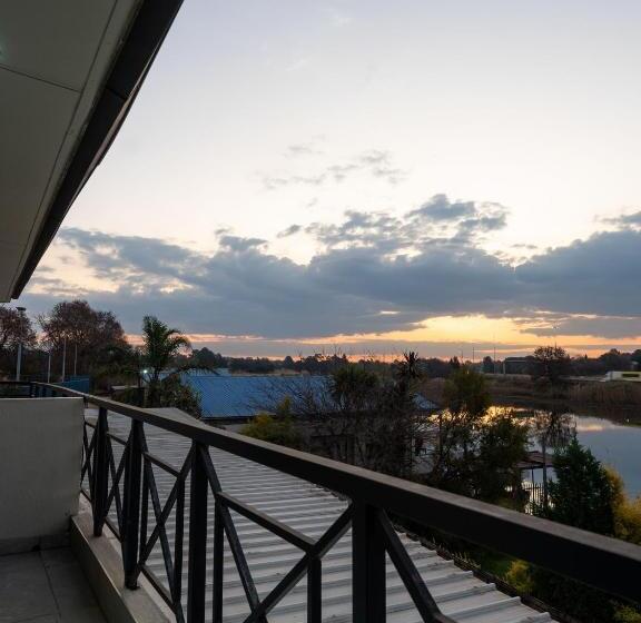 سوییت اجرایی, Anew Hotel & Convention Centre Or Tambo Johannesburg
