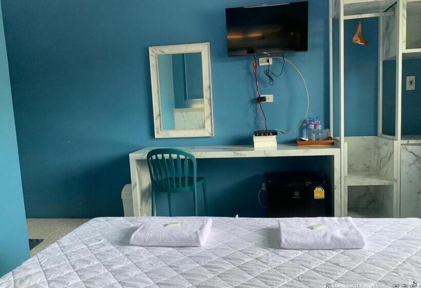 Номер Deluxe, โรงเเรมลพบุรีซิตี้ Lopburi City