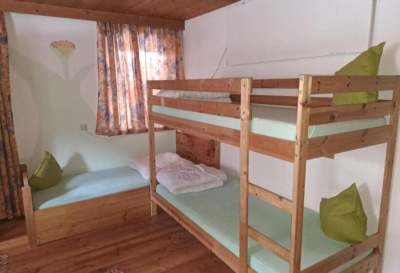 Кровать в Общей Комнате, Permadieshof