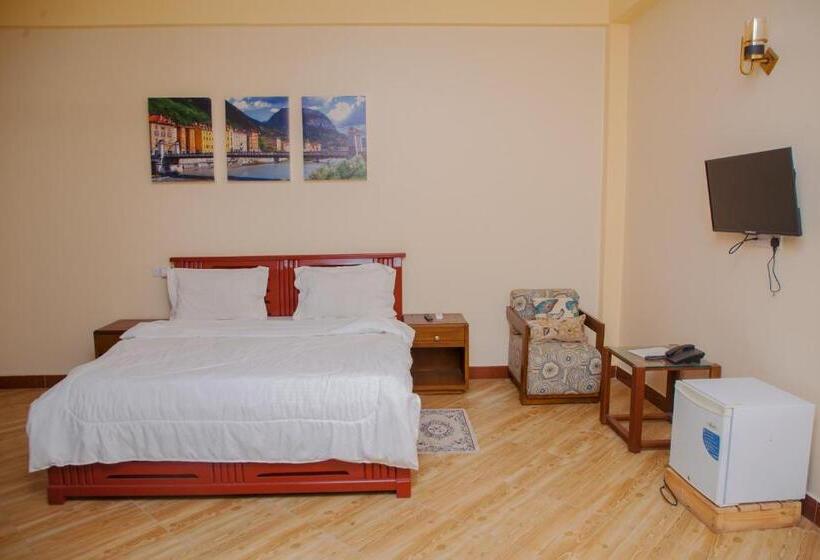 سوئیت با بالکن, Butiama Hotel Chanika