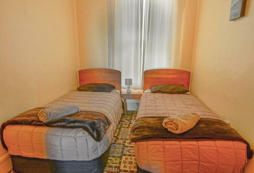 이코노미 룸, Empire Hotel Backpackers