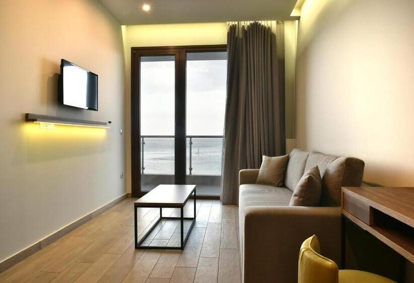 Family Suite, Mistral