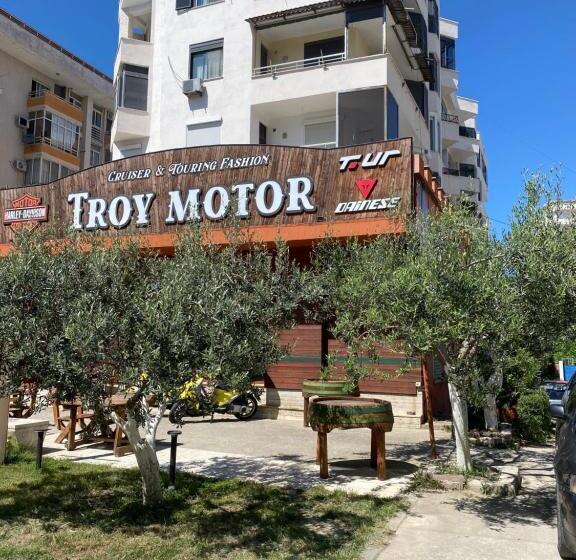 발코니가 있는 4인용 스탠다드 룸, Troy Aparthotel Durres