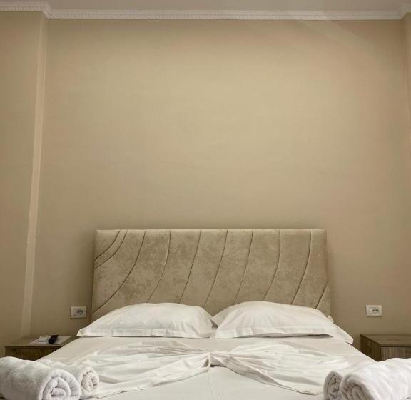 발코니가 있는 4인용 스탠다드 룸, Troy Aparthotel Durres
