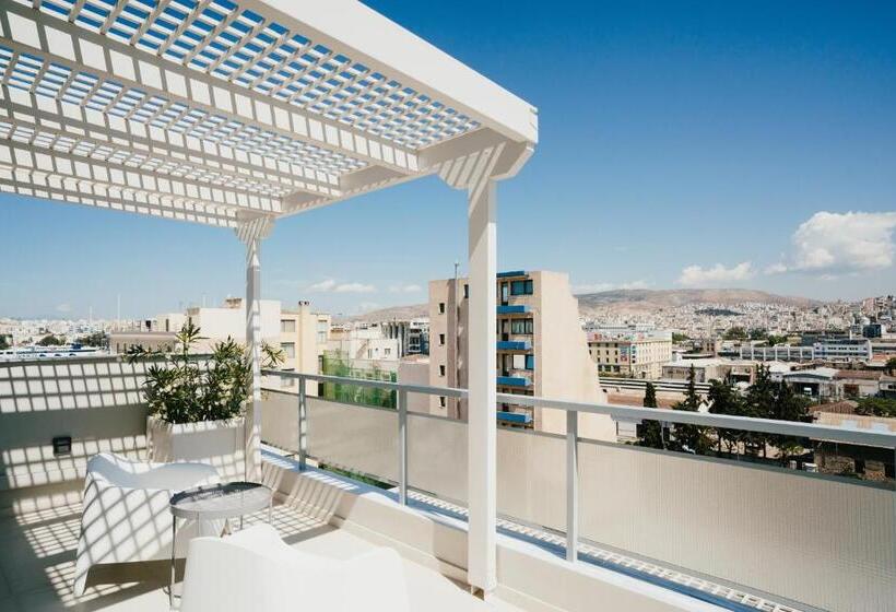 اتاق لوکس با چشم‌انداز دریا, Gallery Central