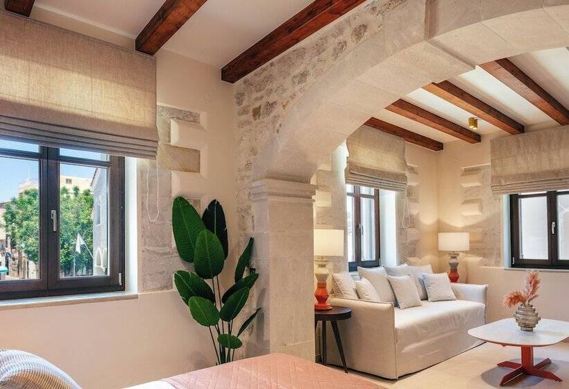 Полулюкс, La Montre Luxury Boutique Suites