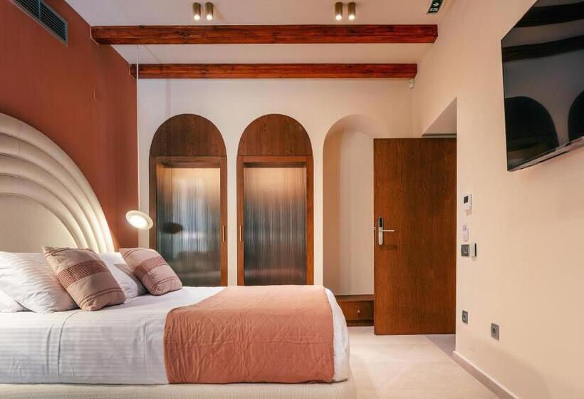 Полулюкс Нижний Этаж, La Montre Luxury Boutique Suites