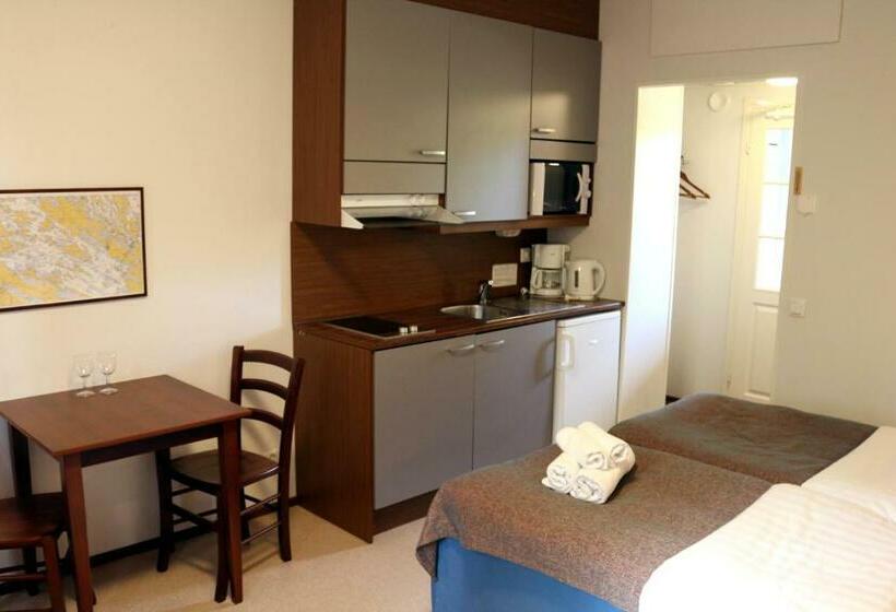 스탠다드 스튜디오, Oravi Apartments