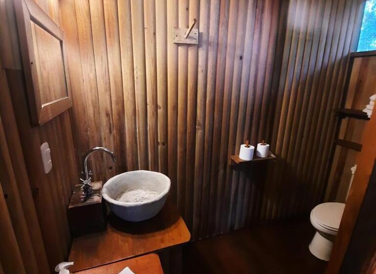 اتاق استاندارد با 2 تخت دوبل, Tortugal Boutique River Lodge