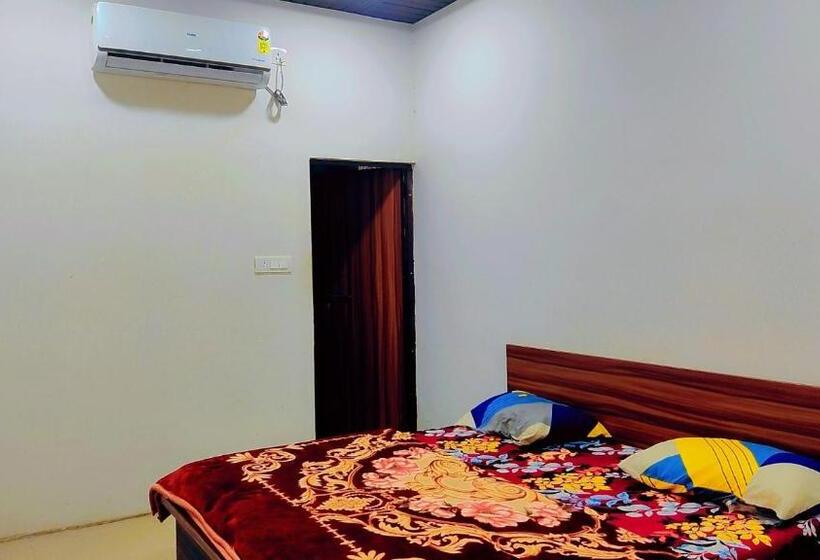 Quarto Estandar, Shree Banke Bihari Atithi Bhawan