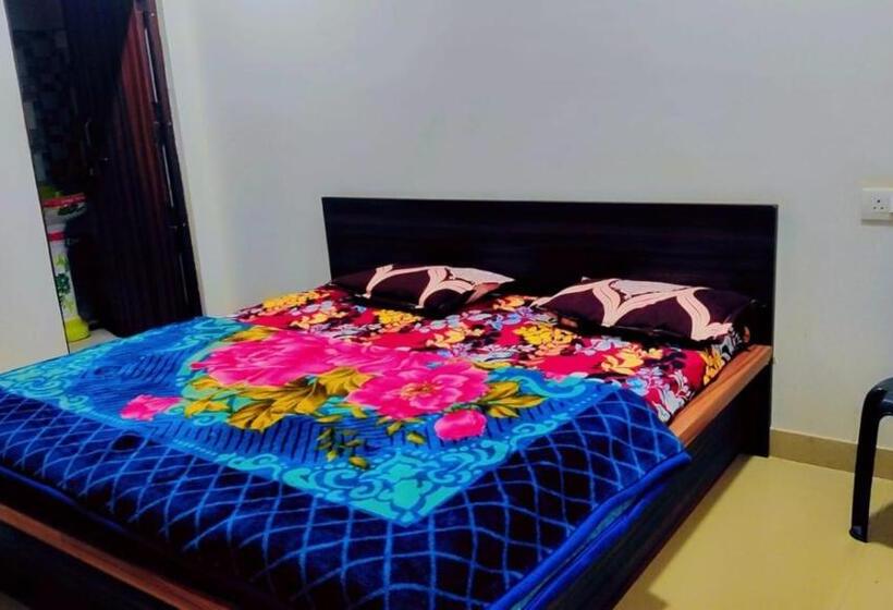 Quarto Deluxe, Shree Banke Bihari Atithi Bhawan