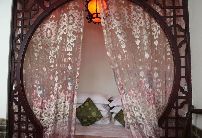 Romantic Room, City Wall Old House.ji Residence