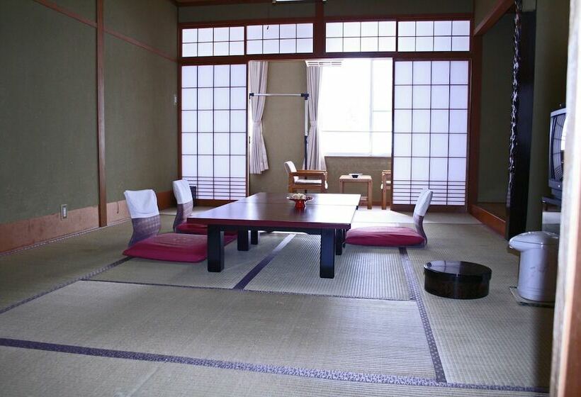 Семейный Номер, Akakura Wakui