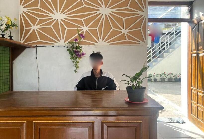 Номер Стандарт, Reddoorz Syariah At Jalan Dieng 4