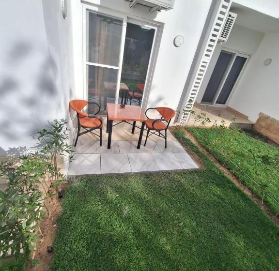استودیوی استاندارد, Jasmine Home Vacation