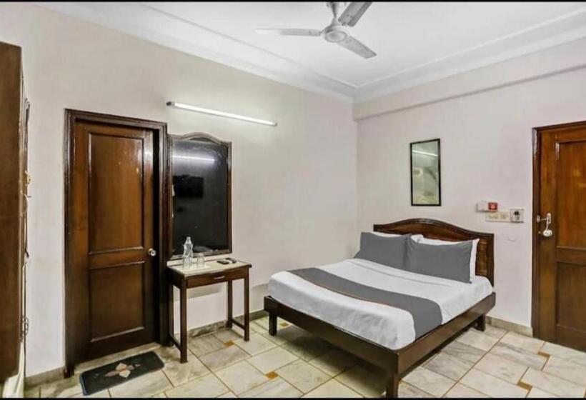 اتاق لوکس, Rudra Residency