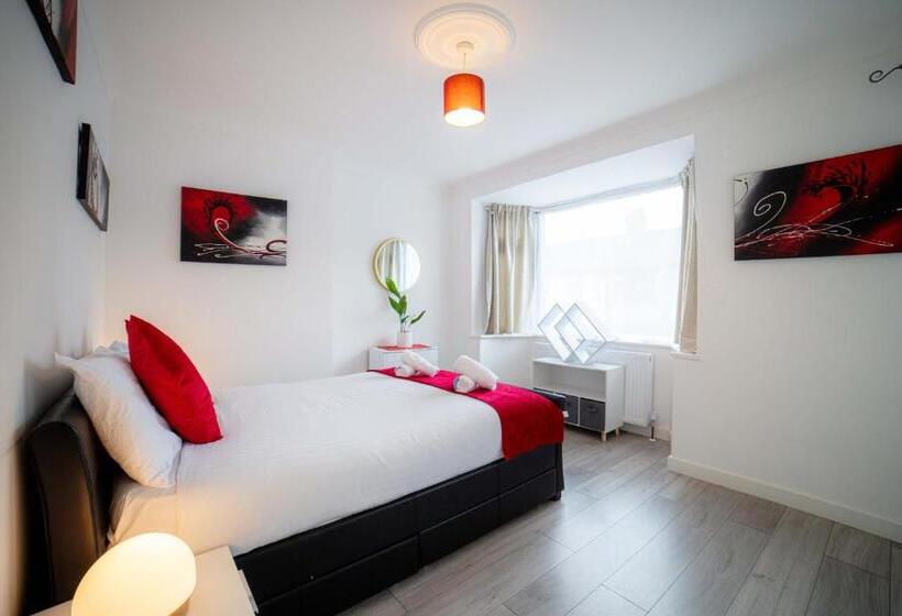 1间卧室的房子, Excel 3 Bed Fresh Linen Fast Wifi Please Contact Us Today At One Stop Property Management