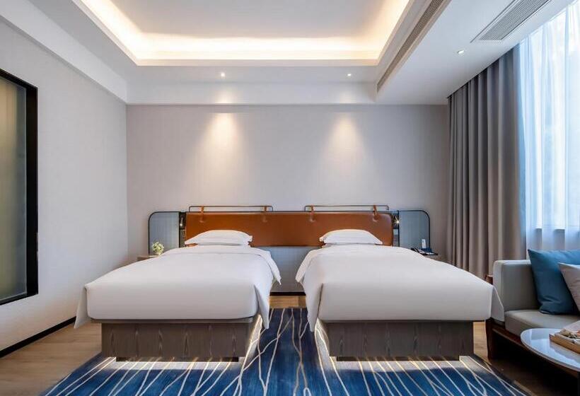 Номер Стандарт Трехместный, Echarm Hotel Hechi Bama Branch