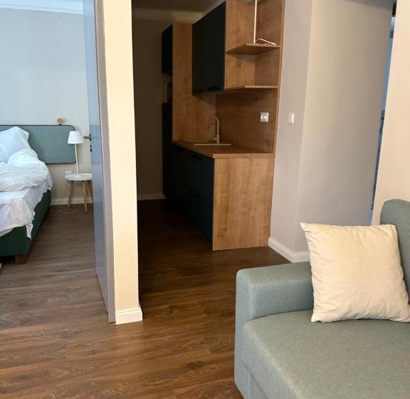 Family Suite, Délceg Réce Mini