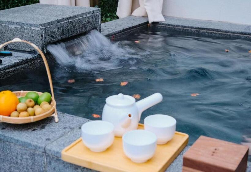 Standard room with outdoor bath, Blossom House Suzhou