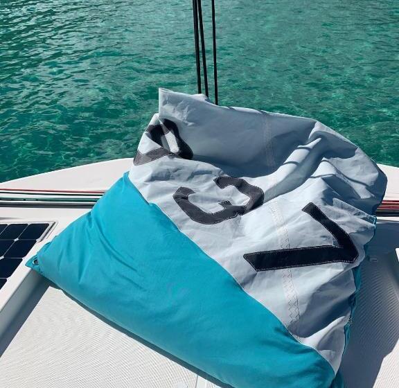 اتاق استاندارد چهار تخته, Room In Boat   Undefined