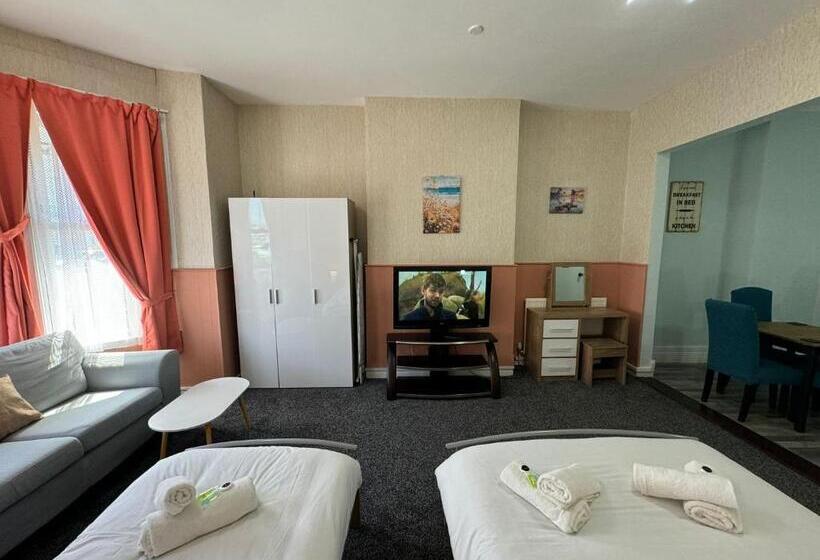 استودیوی سوپریور, The Paradise Guest House
