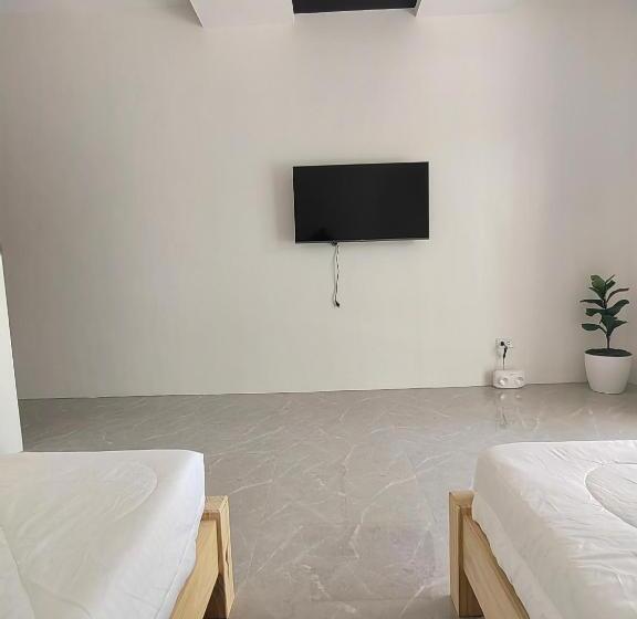 Семейный Номер, Pip.avenue Beach House