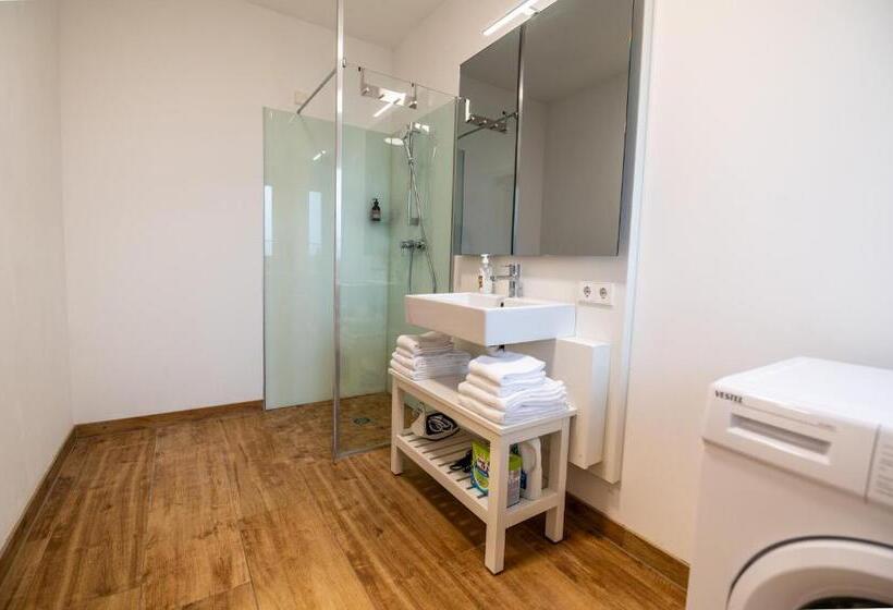 Апартаменты 2 Спальни с Террасой, Shome Apartments Graz Ost   Self Check In & Free Parking