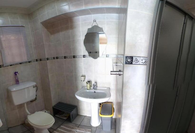 اتاق خانوادگی, Hill Manor Room 2 Self Catering Unit