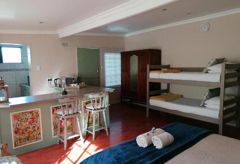 اتاق خانوادگی, Hill Manor Room 2 Self Catering Unit