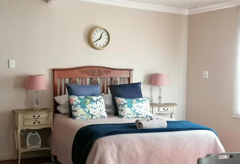 اتاق خانوادگی, Hill Manor Room 2 Self Catering Unit