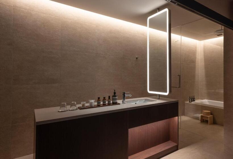 Номер Deluxe, Not A Hotel Fukuoka