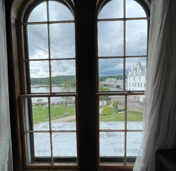 Студия Стандарт, Gelston House Inn