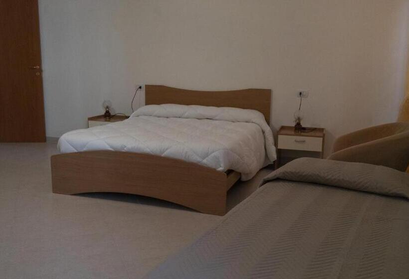 اتاق استاندارد چهار تخته, Laetitia Guesthouse