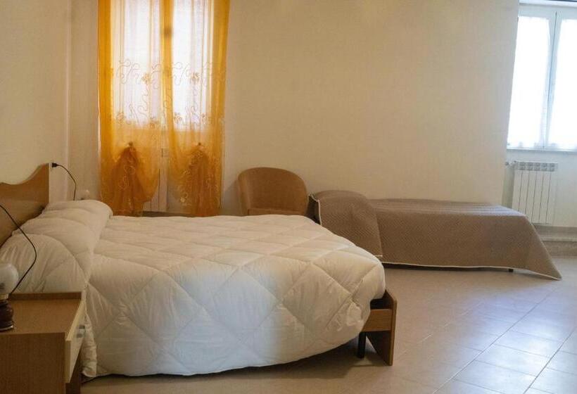اتاق استاندارد چهار تخته, Laetitia Guesthouse
