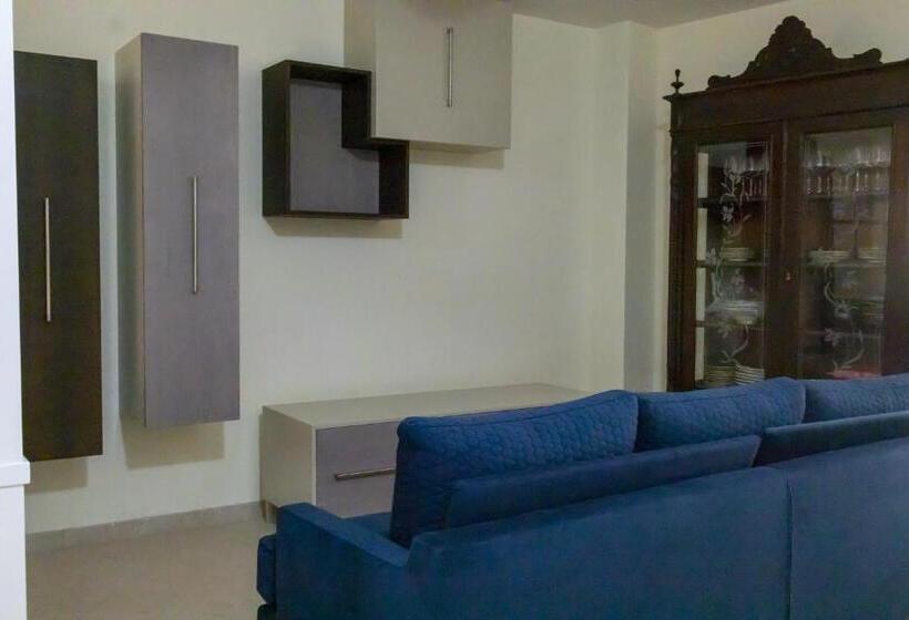 اتاق استاندارد چهار تخته, Laetitia Guesthouse