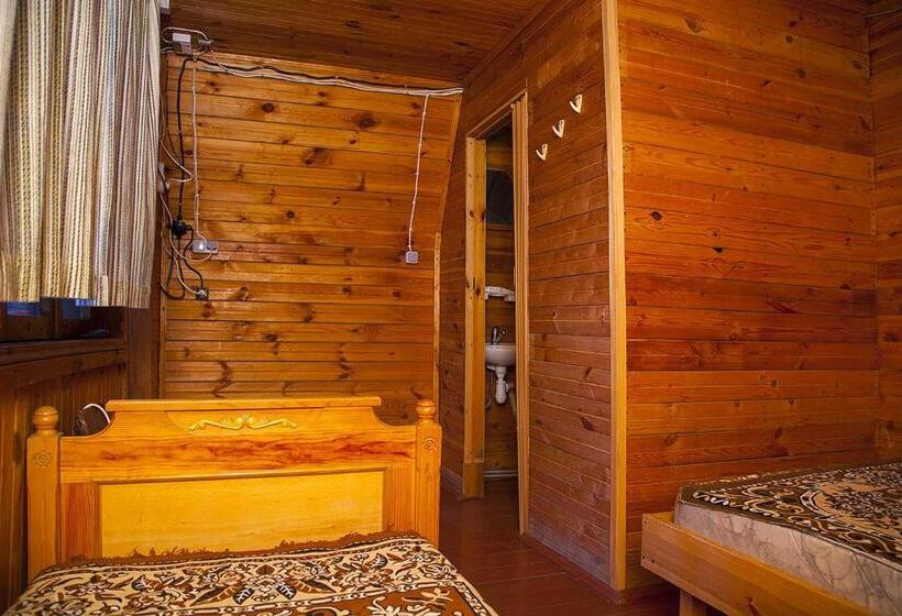 Quarto Triplo Estandar, номера в деревянных домиках