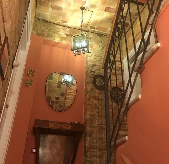 اتاق لوکس, B&b Sotto La Torre