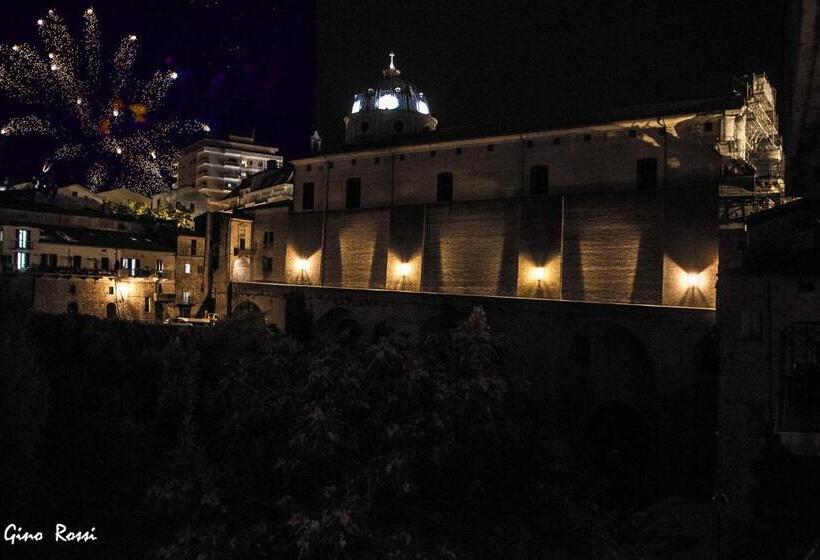 اتاق لوکس, B&b Sotto La Torre