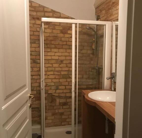 اتاق دوبلکس, B&b Sotto La Torre