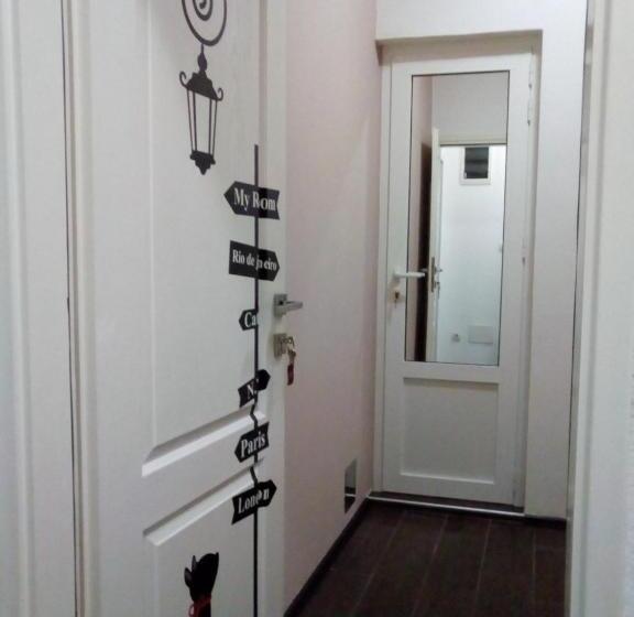 اتاق اکونومی, Apartments Grubor